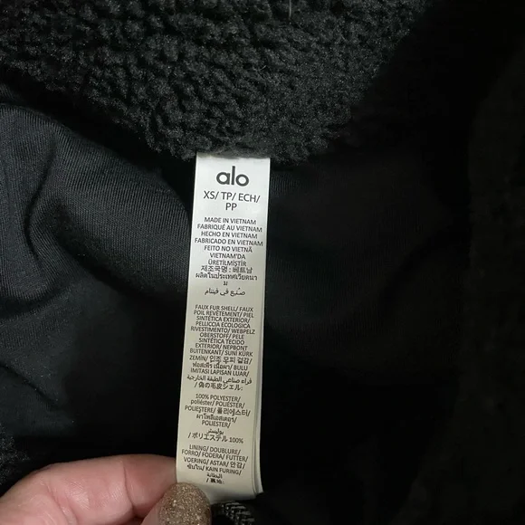 Alo Yoga NWT Foxy Sherpa Jacket Full Zip, Removable Hood, zipper pocket Black XS
